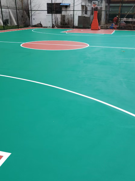 武邑 球场长期使用易出现地面开裂
